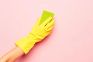How to Clean Wall Wallpaper at Home
